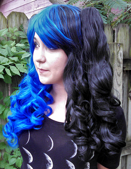 Half black half blue hair discount
