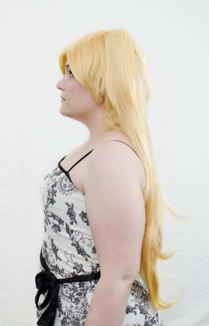 blonde ponytail wig side view