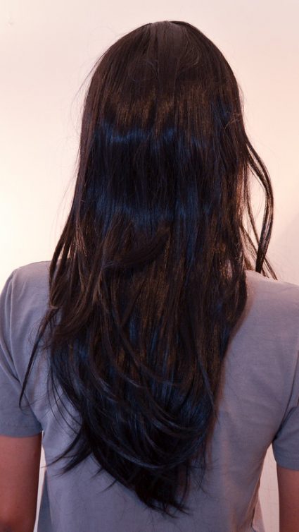 medium black wig back view